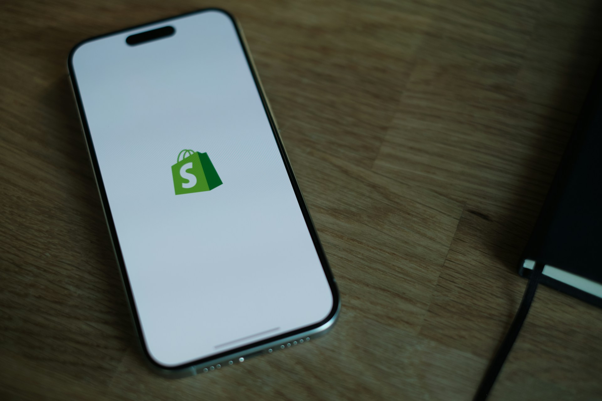 mobilne kupony a koszty pozyskania klienta karta rabatowa na smartfonie z kodem QR