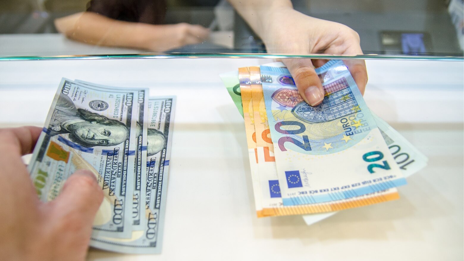 kantor internetowy vs kantor stacjonarny porównanie cen wymiany walut