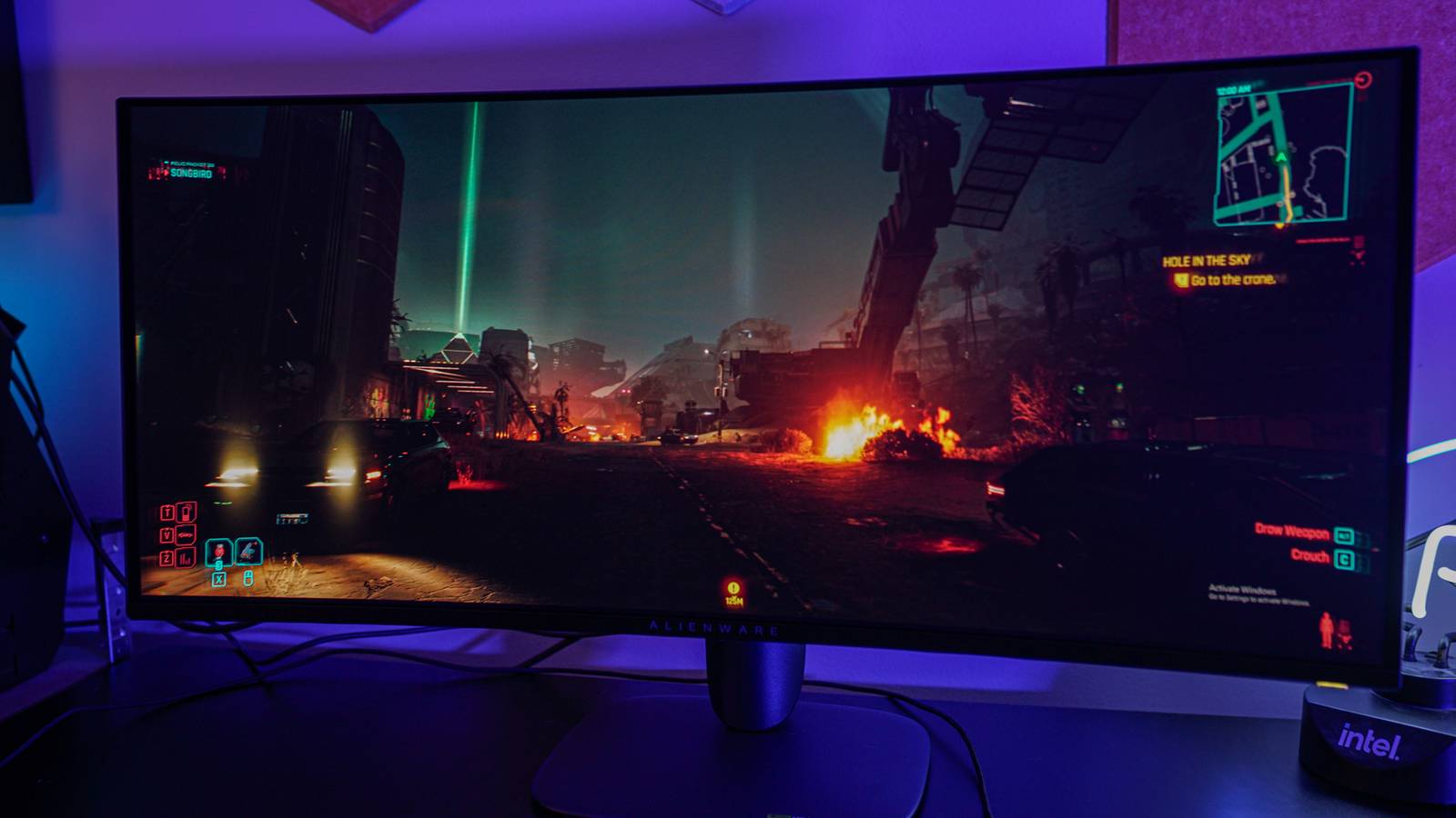 Ultrawide monitor z panoramicznym polem widzenia w otwartej grze battle royale